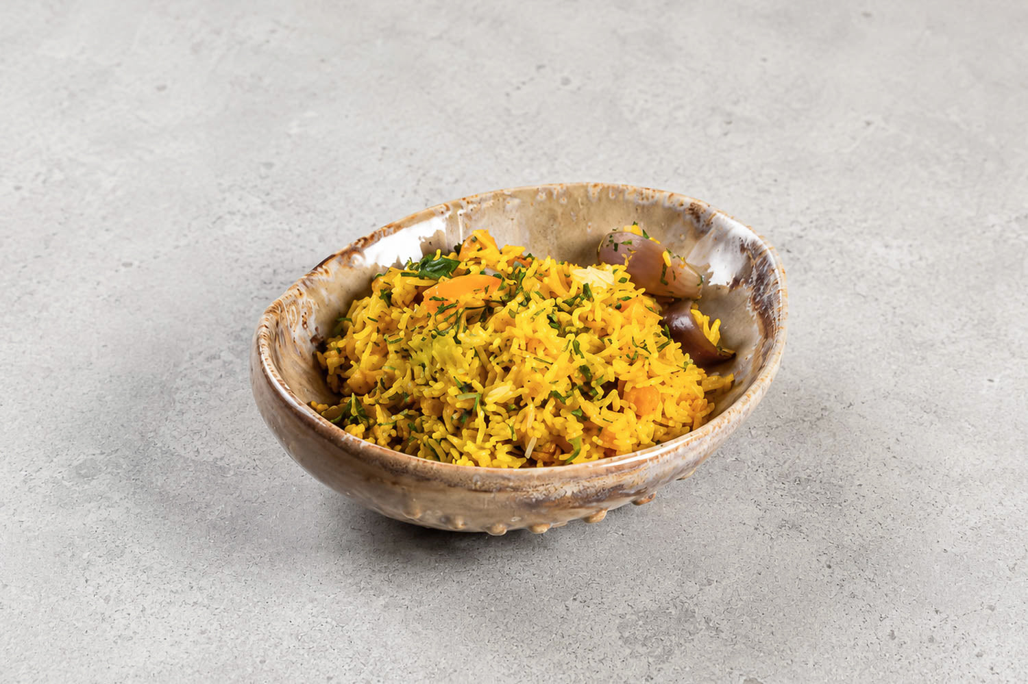 Arroz amarillo con vegetales de raíz